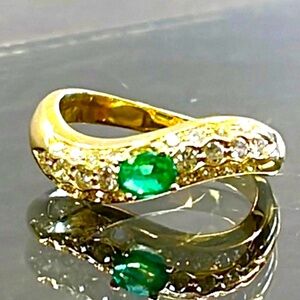 18k Emerald & Diamond pavé ring